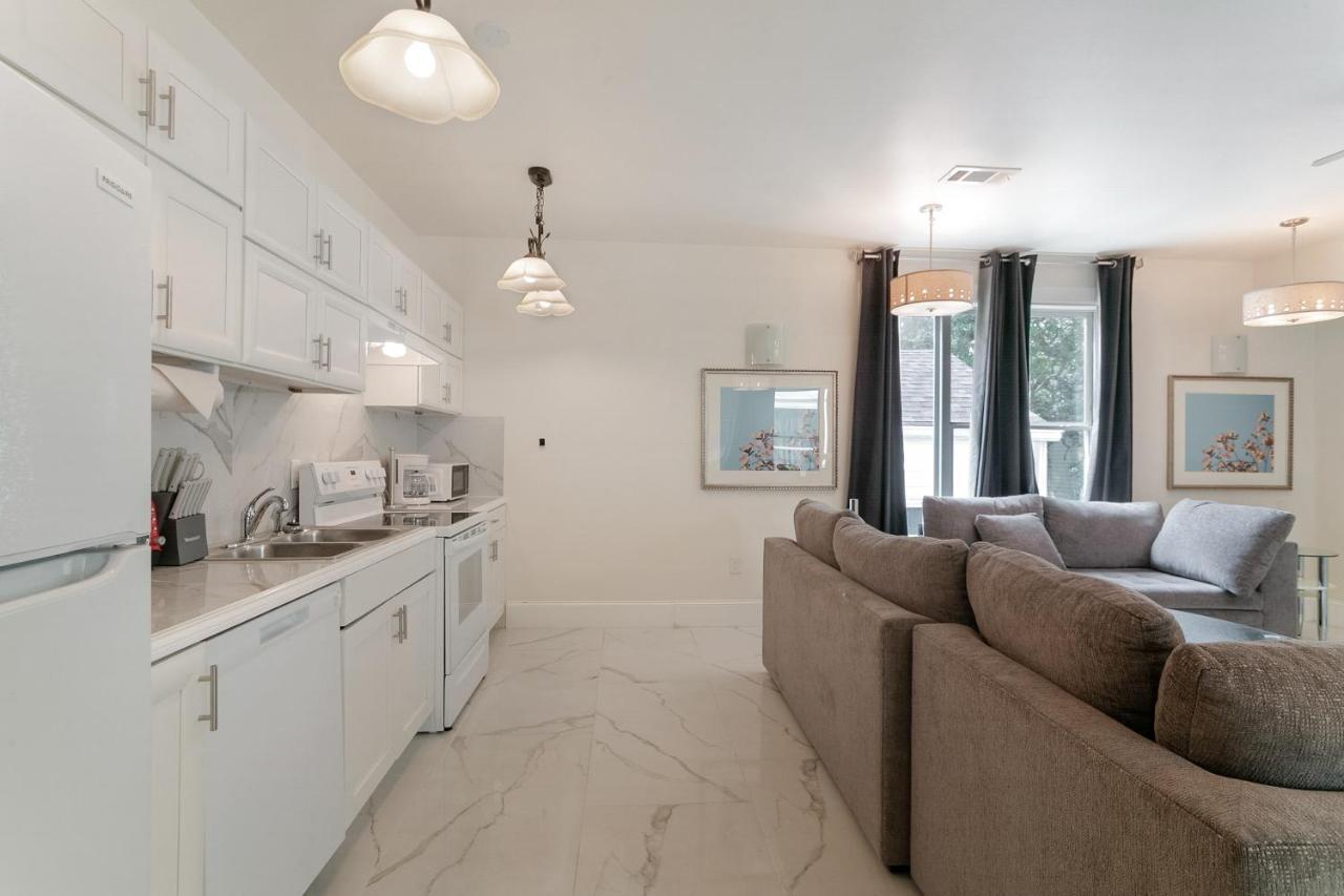 Breathtaking Near French Quarter Apartment *