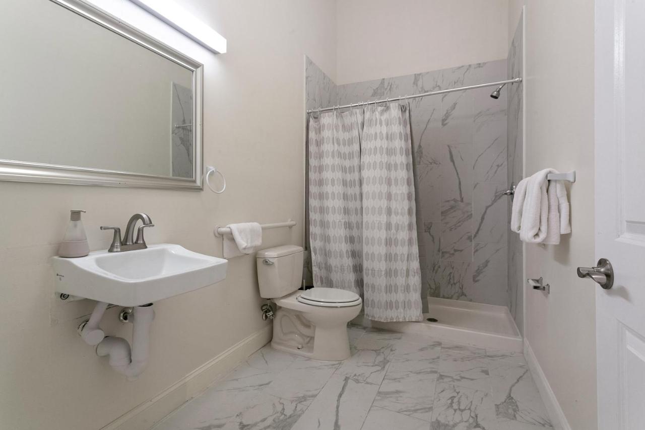 Breathtaking Near French Quarter Apartment
