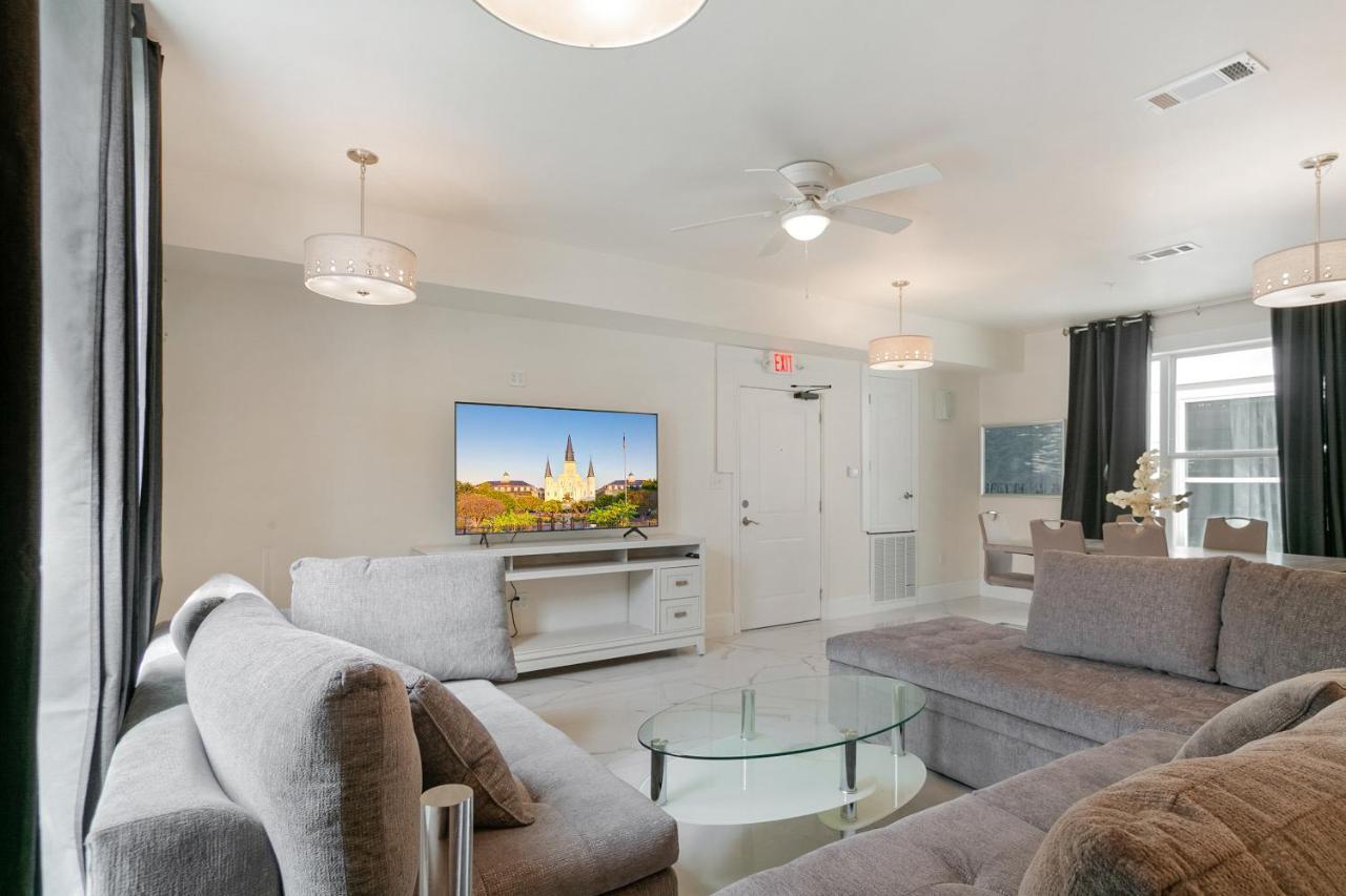 Breathtaking Near French Quarter Apartment