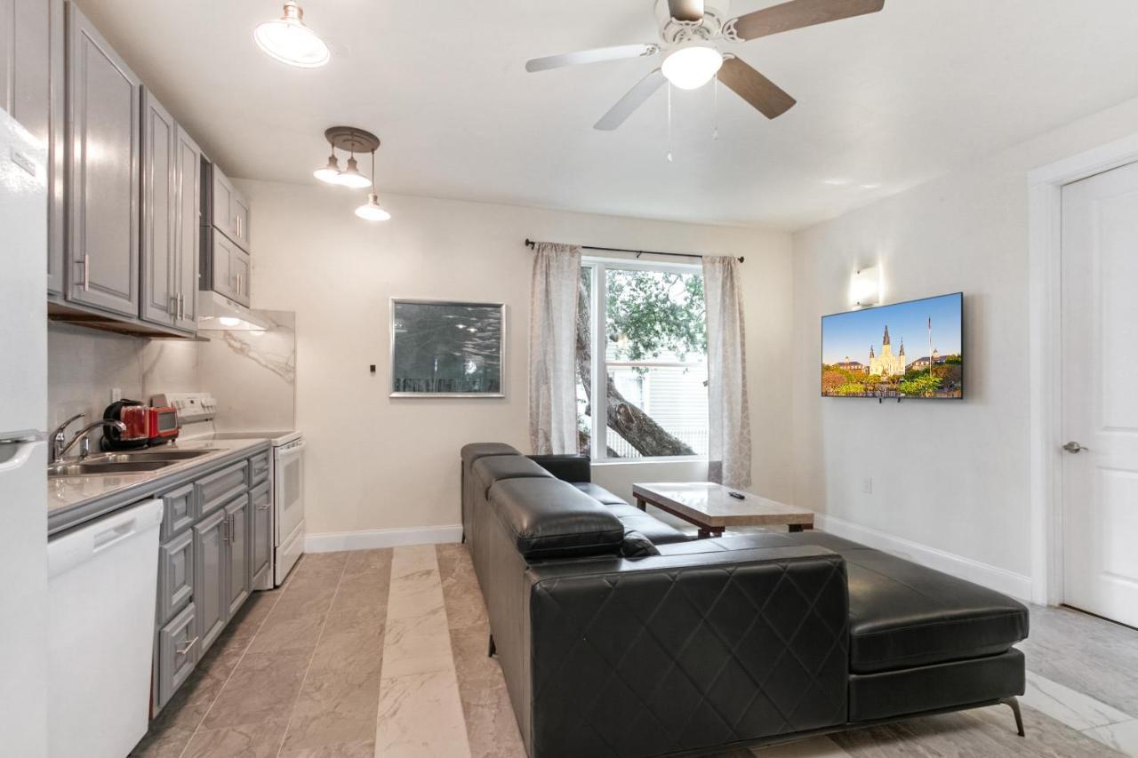 Breathtaking Near French Quarter Apartment *