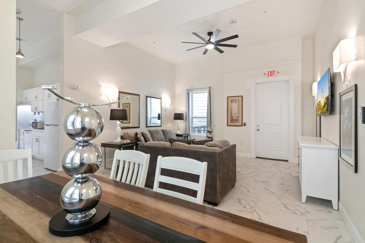 Breathtaking Near French Quarter Apartment *