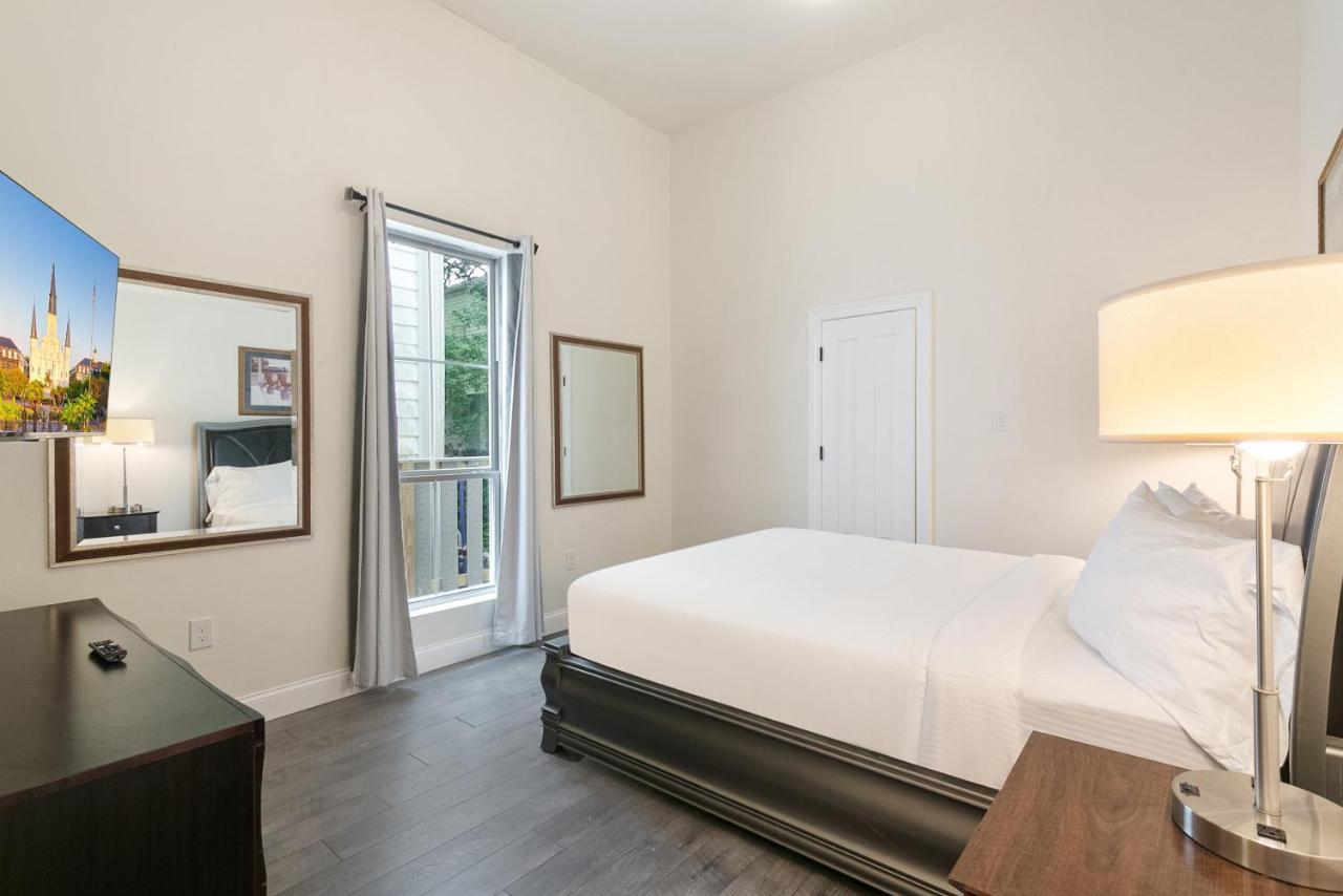 Breathtaking Near French Quarter Apartment