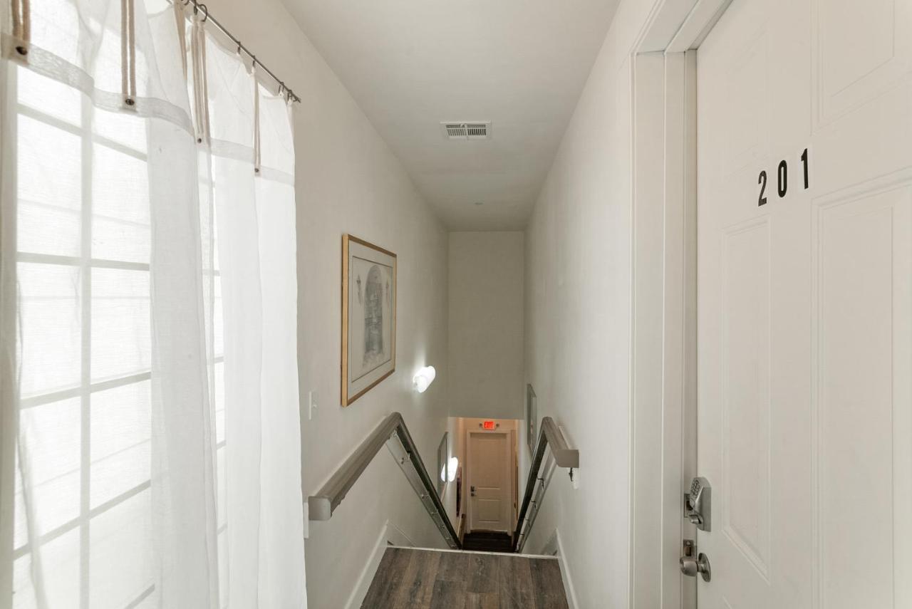 Breathtaking Near French Quarter Apartment *