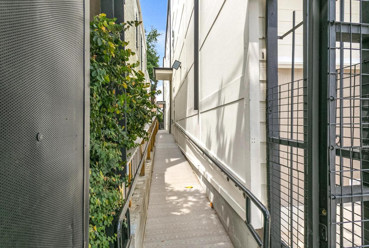 Breathtaking Near French Quarter Apartment